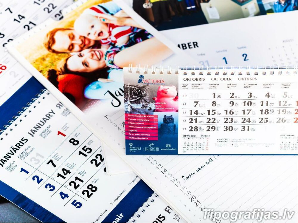 Galda kalendāru izgatavošana un drukāšana ar jūsu uzņēmuma logo