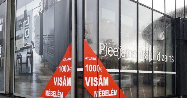 Kā lielformāta uzlīmes palīdz izcelt jūsu zīmolu tirgū?